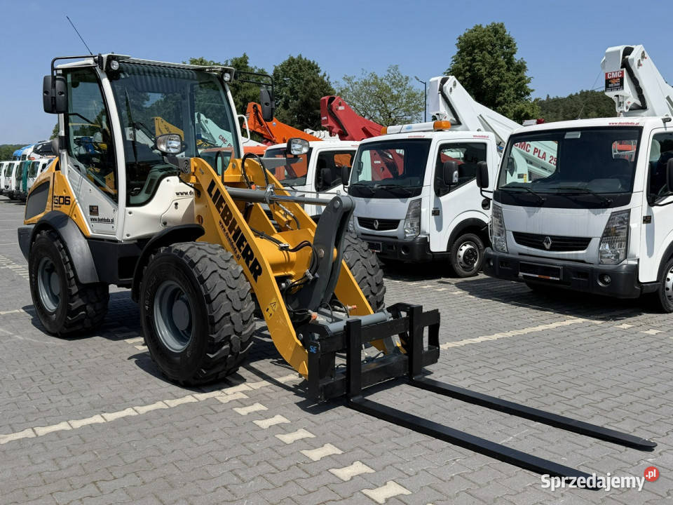 średnia kołowa Liebherr L 506 Compact Łyżka