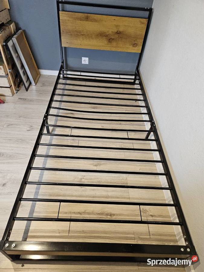 Łóżko z materacem sprzedam