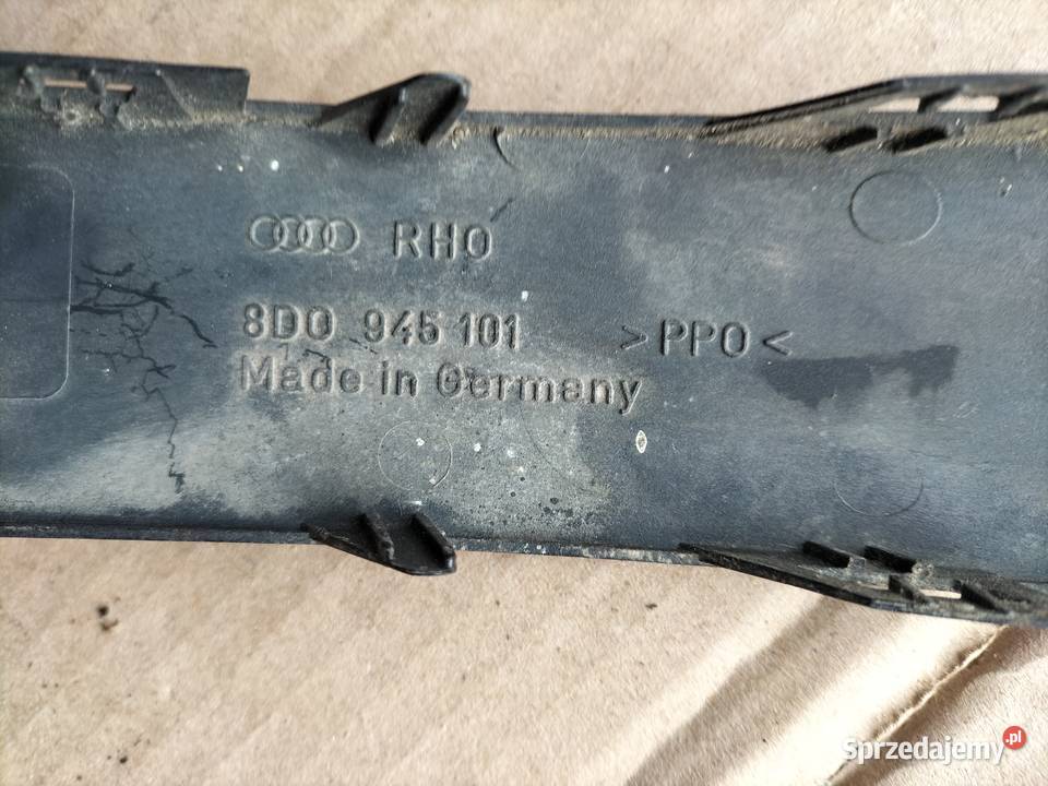 LISTWA POD LAMPE AUDI A4 B5 A4B5 8D0945101 Kamień-Kolonia