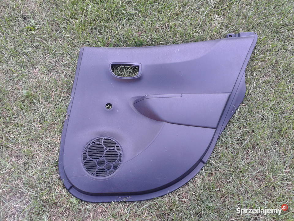 BOCZEK DRZWI TAPICERKA PRAWY TYL TOYOTA YARIS osobowe Chełm