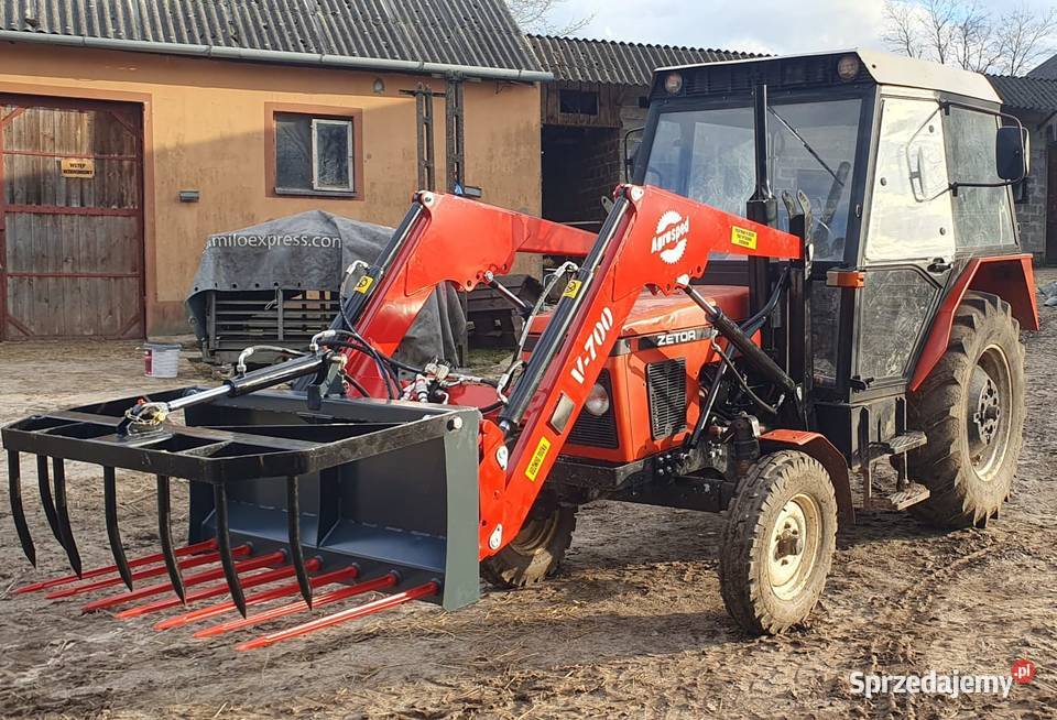 Ładowacz czołowy firmy Agrosped model V700 Kamienica Dolna