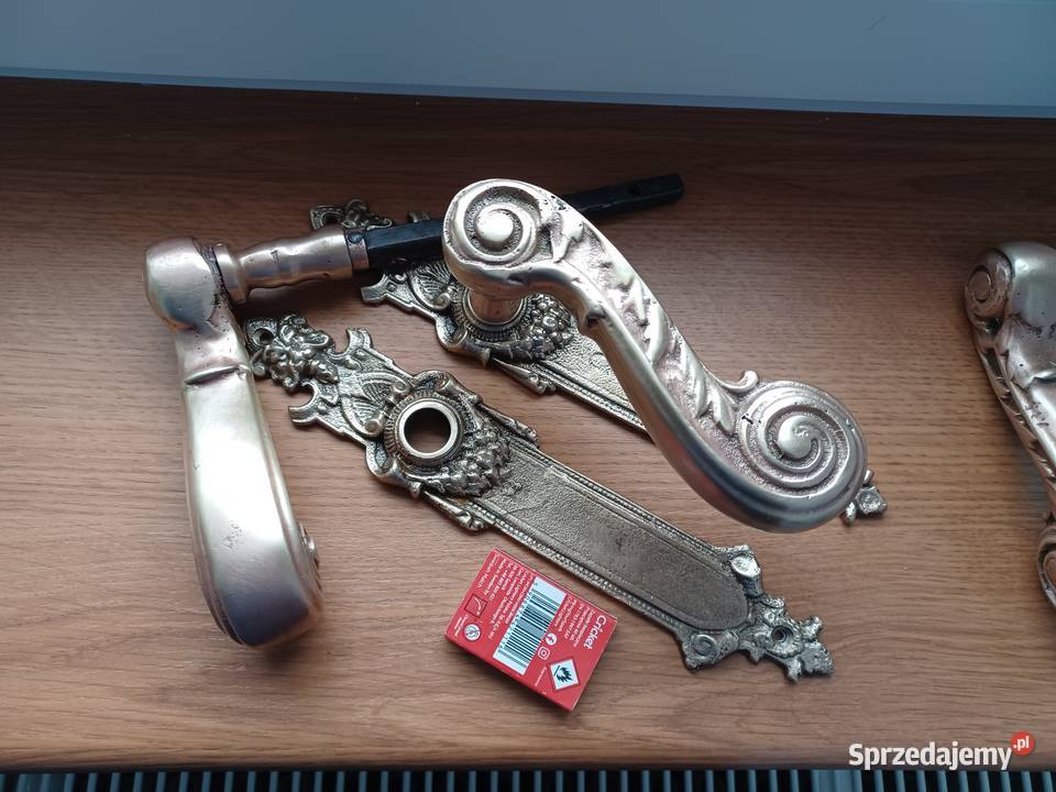 Szyldy I klamki do dużych drzwi bram kamienic wielkopolskie Poznań