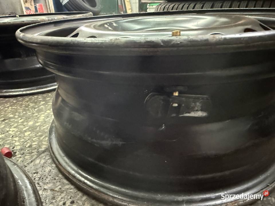 Dacia felgi stalowe z czujnikami 6Jx15 Rok produkcji 2018