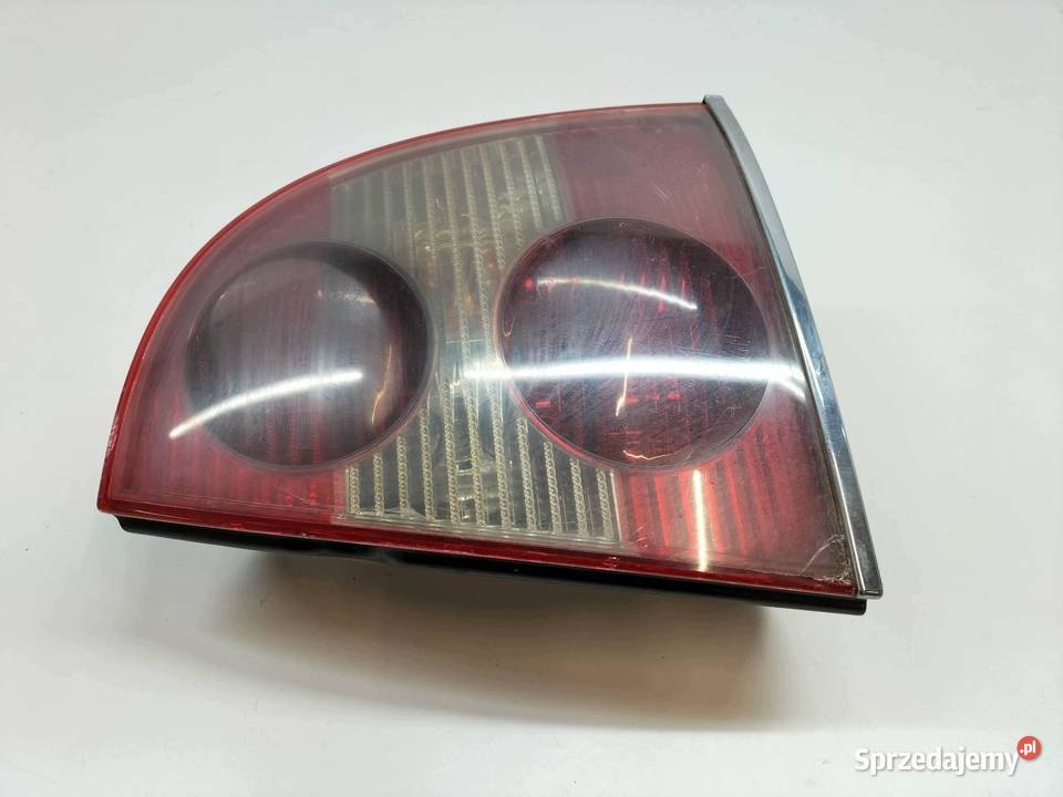 LAMPA TYŁ PRAWA SEDAN LIFT 3B7945096D VW Rok produkcji 2004 Oświetlenie
