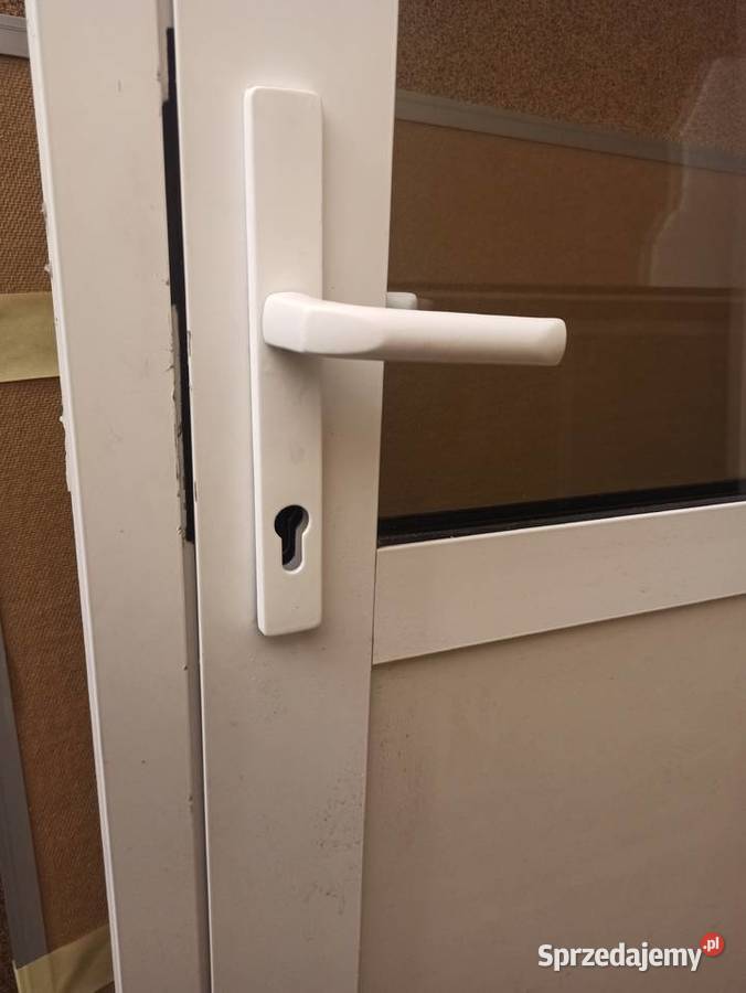 Drzwi zewnętrzne białe