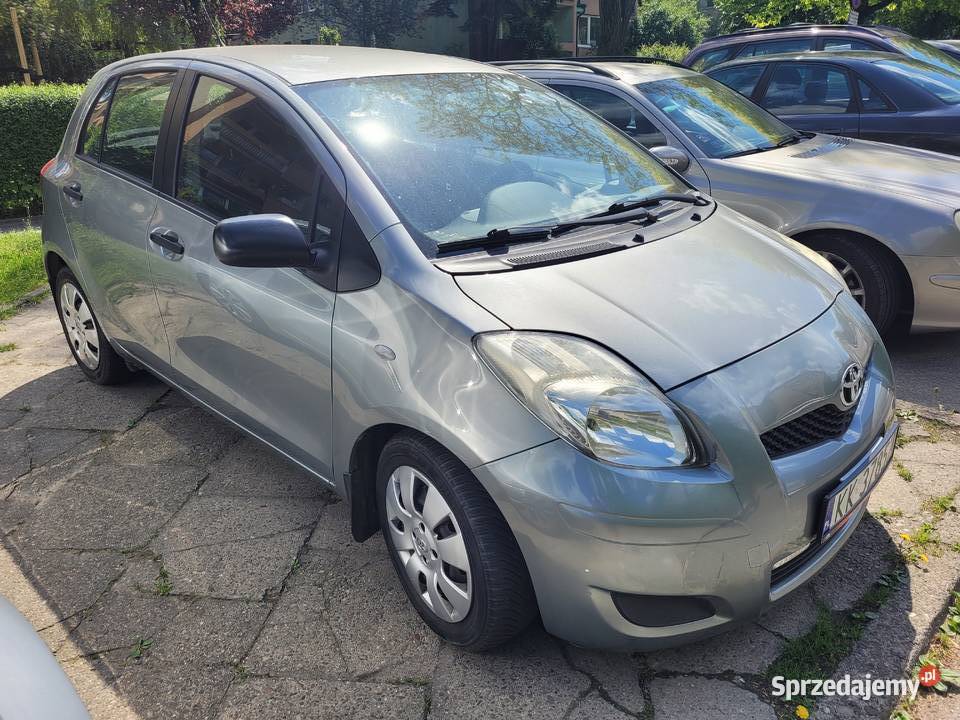 Toyota Yaris 10 pięciodrzwiowa szary Yaris Kraków