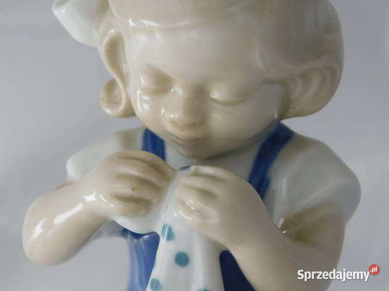 Figurka dziewczyny robiącej na drutach Porcelana i szkło Szczecin