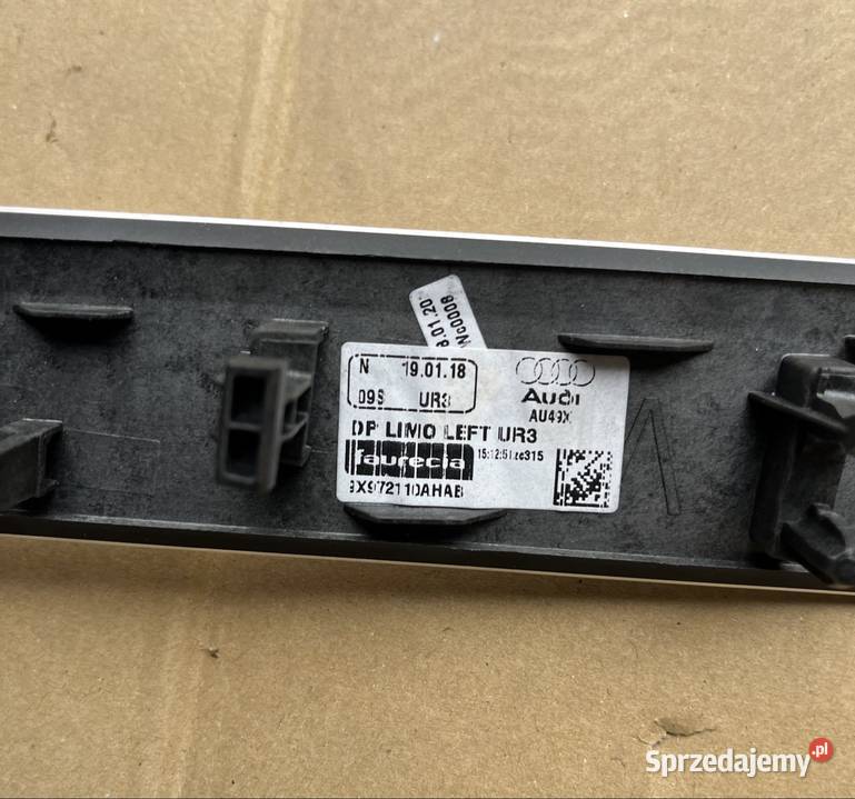 Listwa dekor drzwi Audi A4b9 lewa