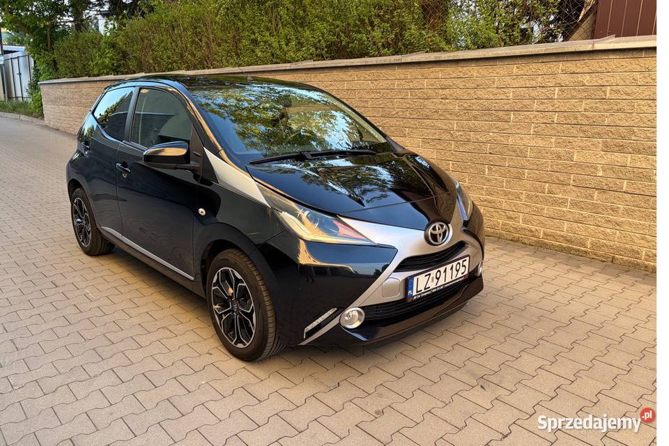 Toyota auto niski przebieg skóra wyposażenie sprowadzony