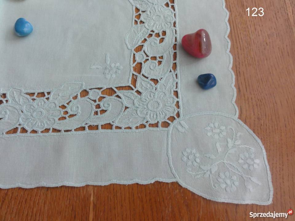 Serwetki bieżniki kolorowe niebieskie wyszywane odcienie błękitu lubelskie