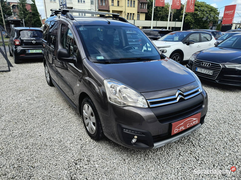 Citroen Berlingo BEZWYPADKOWY Hakoryg lakier ABS