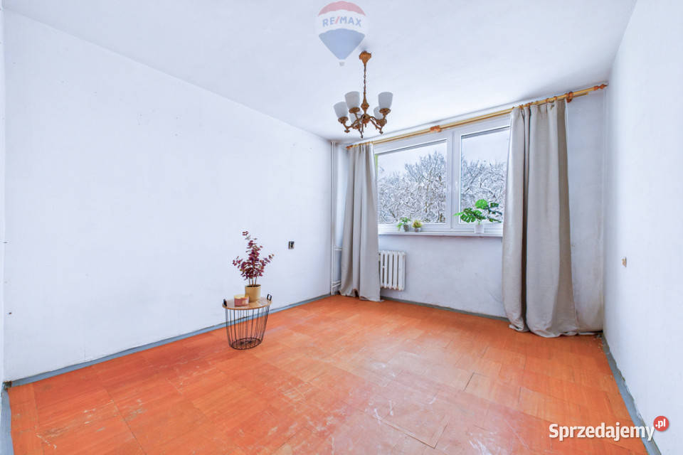 2 pokoje z balkonem w niskim bloku do remontu