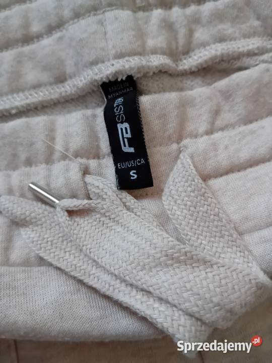 Beżowe dresy Warszawa