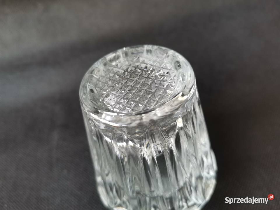 Stary nieużywany mały wazon