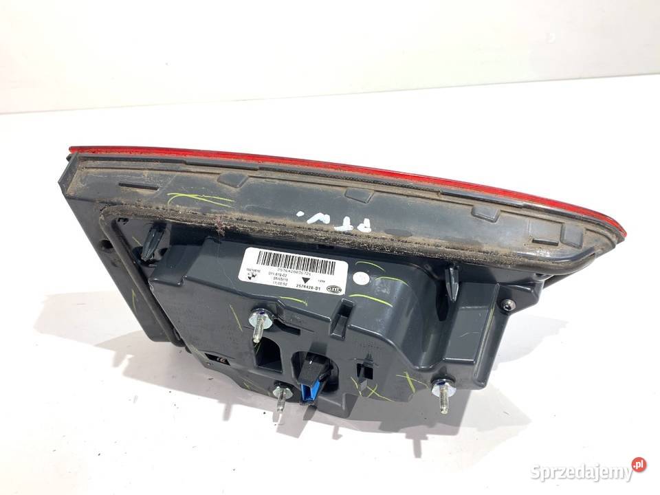 LAMPA TYŁ PRAWA WEWNĘTRZNA BMW F16 2576428 SUV osobowe