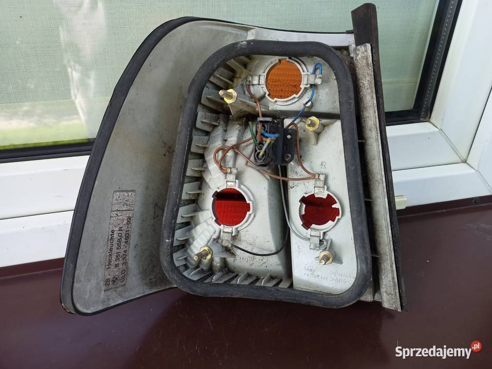 BMW E34 Touring kombi lampa tył tylna prawa lampy tylne Sieradz