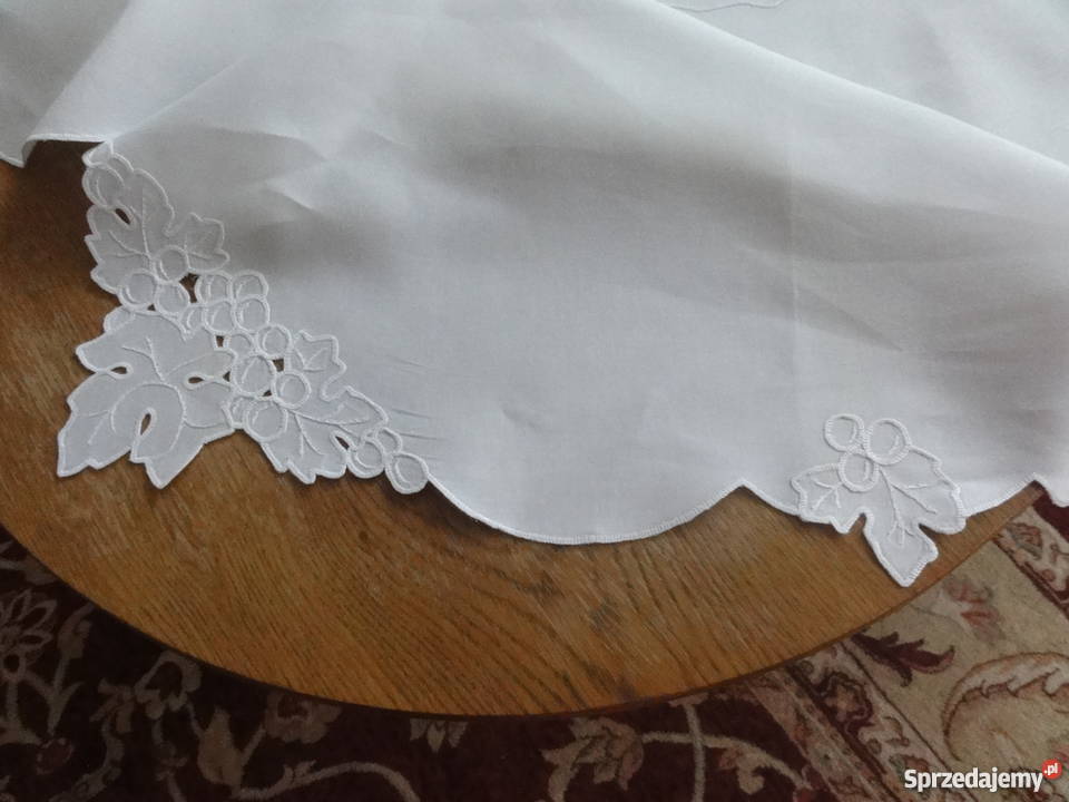 Obrus z pawiem i winogronami rękodzieło ręcznie biały