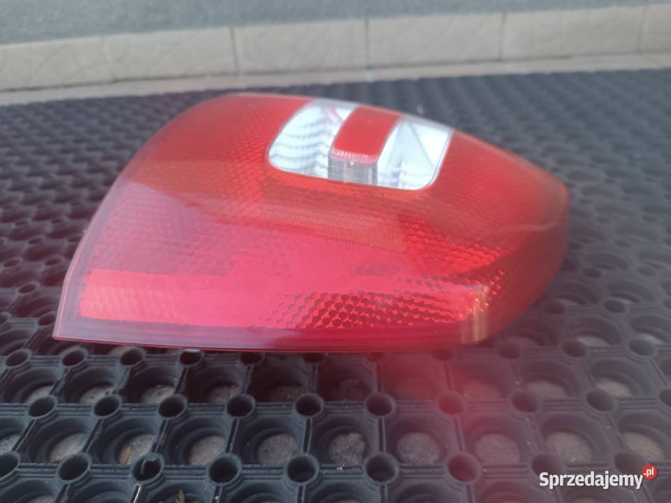 Skoda Octavia 2 II 2004 HB hatchback LAMPA PRAWY Części samochodowe Częstochowa