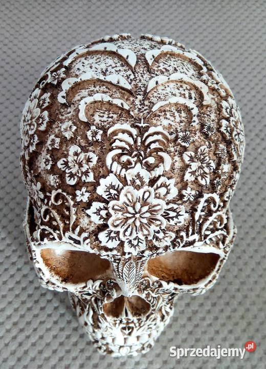 Misternie rzeźbiona duża czaszka motywy kwiatowe sprzedam