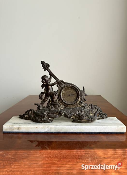 Zegar z brązu na marmurowej podstawie