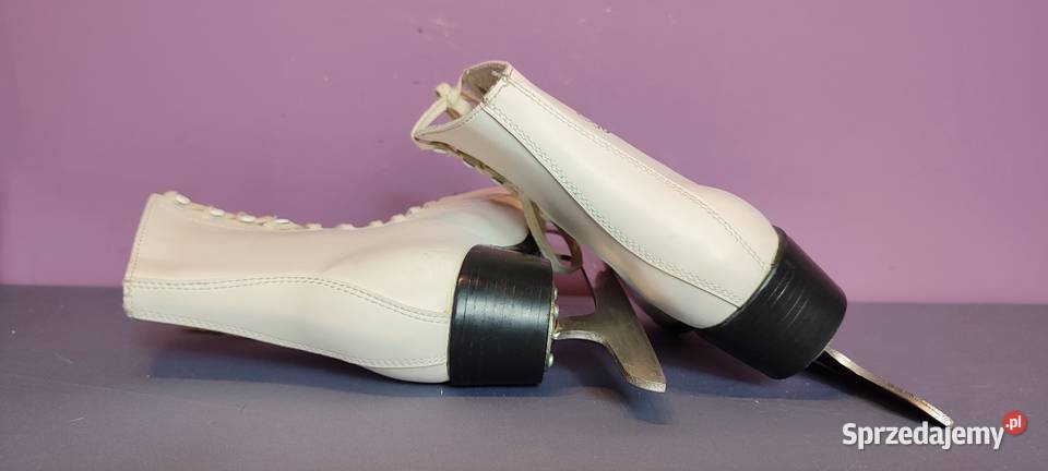 Łyżwy figurowe białe rozmiar 39 wkładka 254 24 Jasień