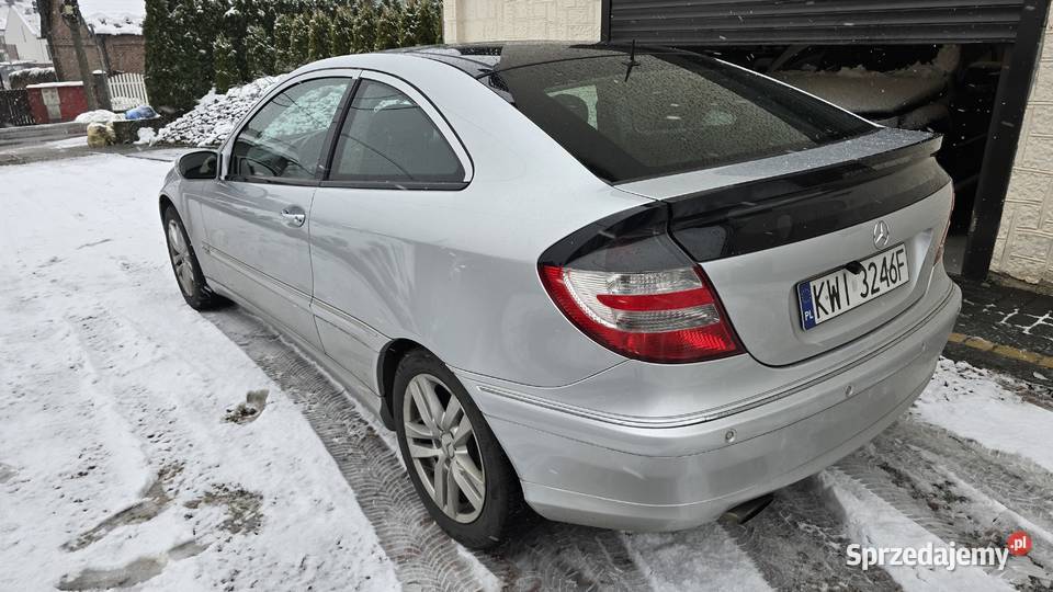 MercedesBenz Klasa C W203 18 MERCEDES C180 nieuszkodzony Klasa C Wieliczka