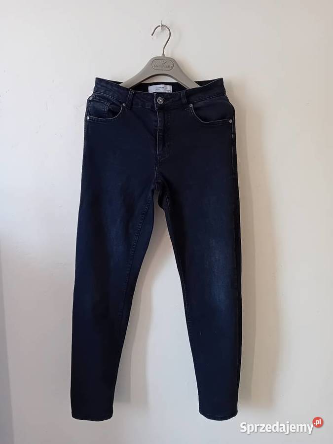 Czarne jeansy z wyższym stanem Warszawa