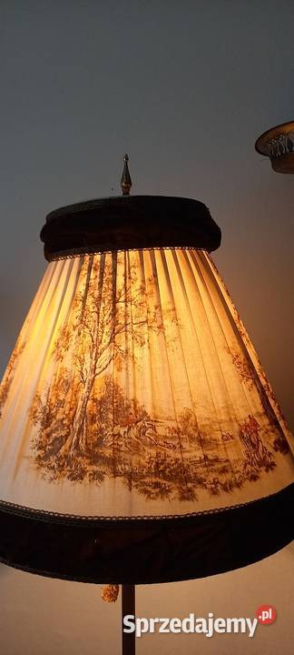 Wysoka mosiężna lampa podłogowa z abażurem Skierniewice