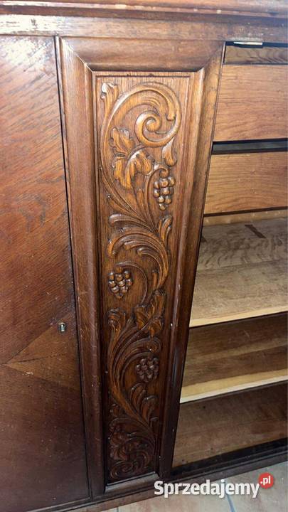 Komoda dębowa z pięknymi pasami rzeźb na pasach Gdańsk