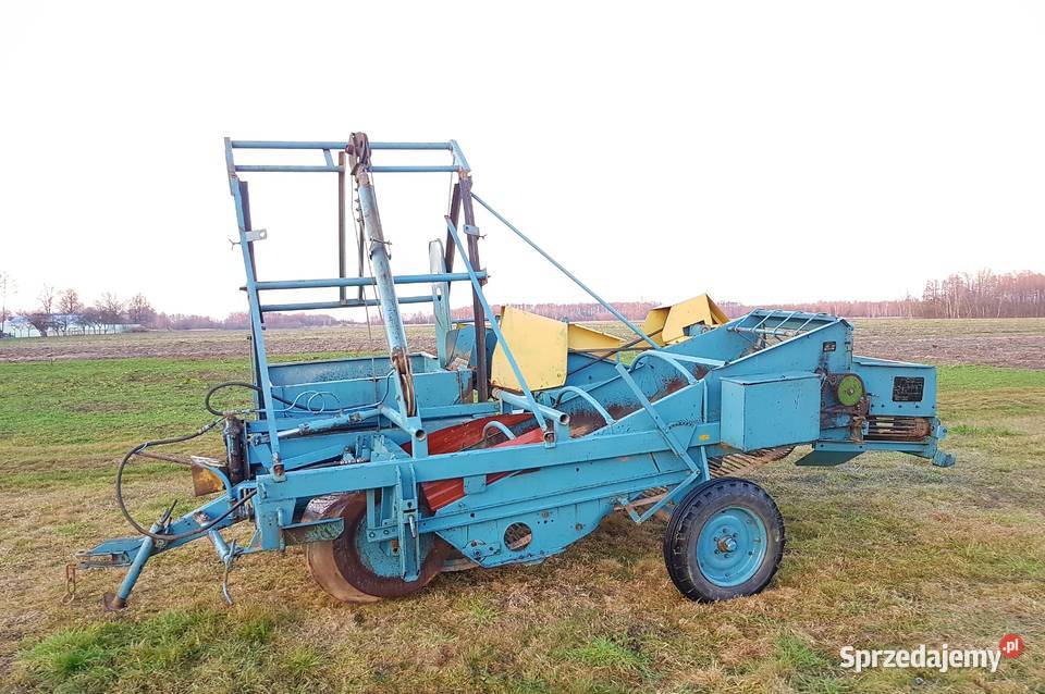 Kombajn ziemniaczany Karlik zachowany w super Kombajny Dąbrowa Tarnowska