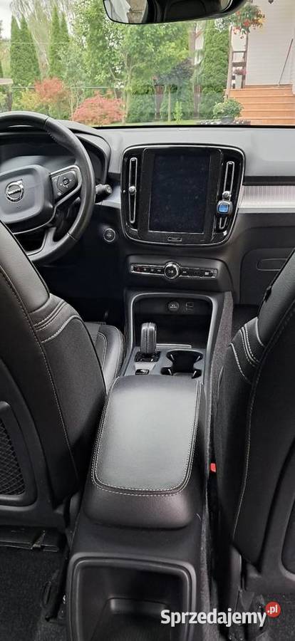 VOLVO XC40 Momentum Pro D3 AWD czarny Bochnia sprzedam