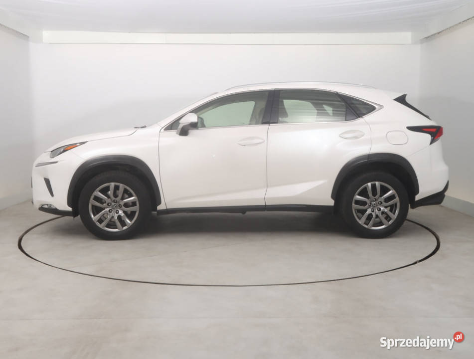 Lexus NX 200t światła przeciwmgielne