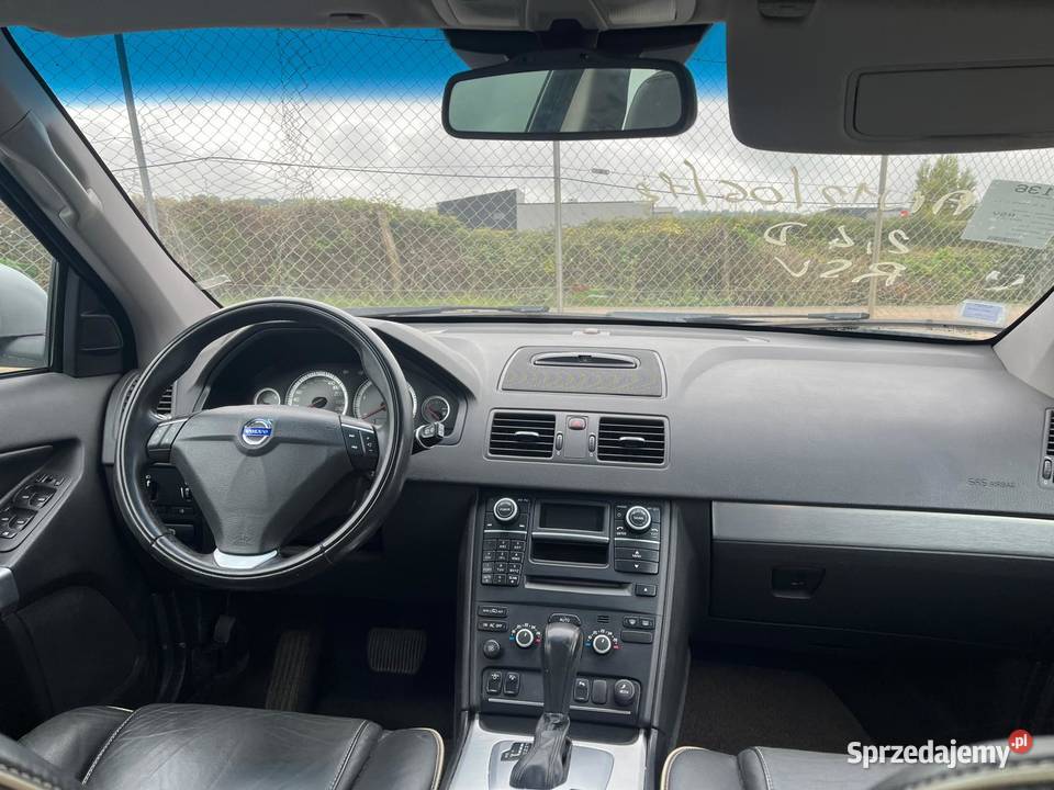 VOLVO XC90 24D D5 200 Executive 44 FQ216 uszkodzony