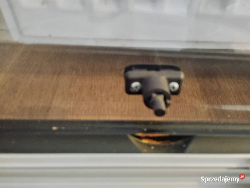 Okno uchylne z roletą i moskitierą do kampera Mierzyn