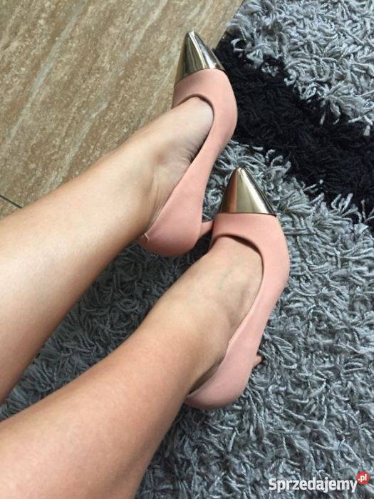 SZPILKI NOSEK ZŁOTE PUDROWE SZPIC 39 DEEZEE Wrocław