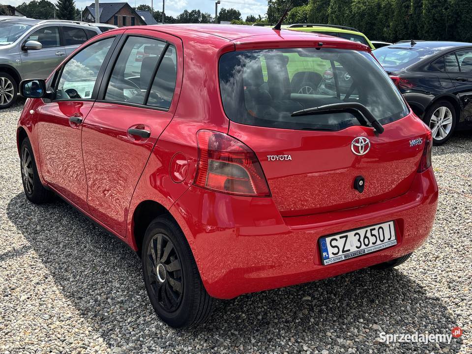 Toyota Yaris welurowa tapicerka Yaris Paniówki sprzedam