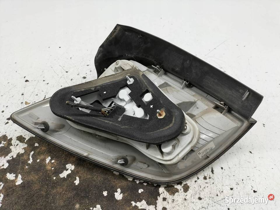 LAMPA TYŁ PRAWA EU KOMBI 13223674 Opel Astra III Części samochodowe świętokrzyskie