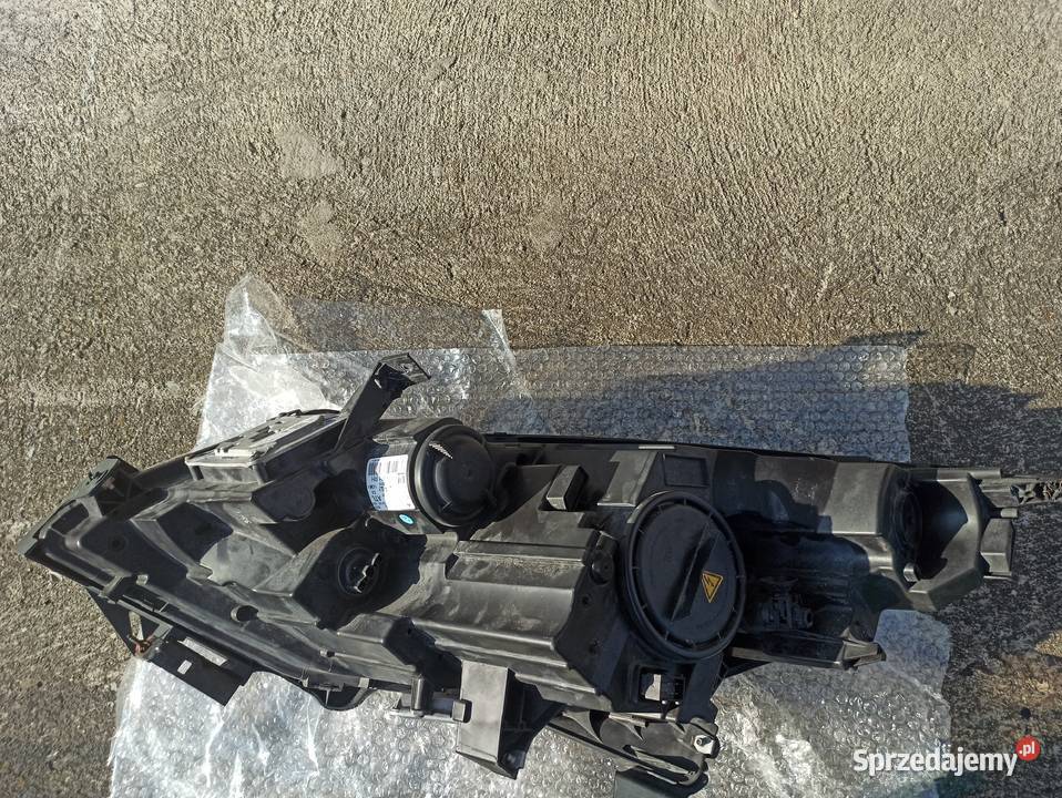 Lampa prawa przednia Opel Zafira C 2016 Lampy przednie Żarnowiec