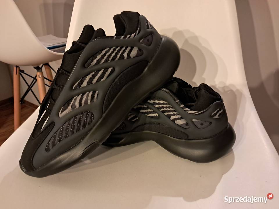 nowe buty z małą wadą fabryczną pokazaną na Sandomierz