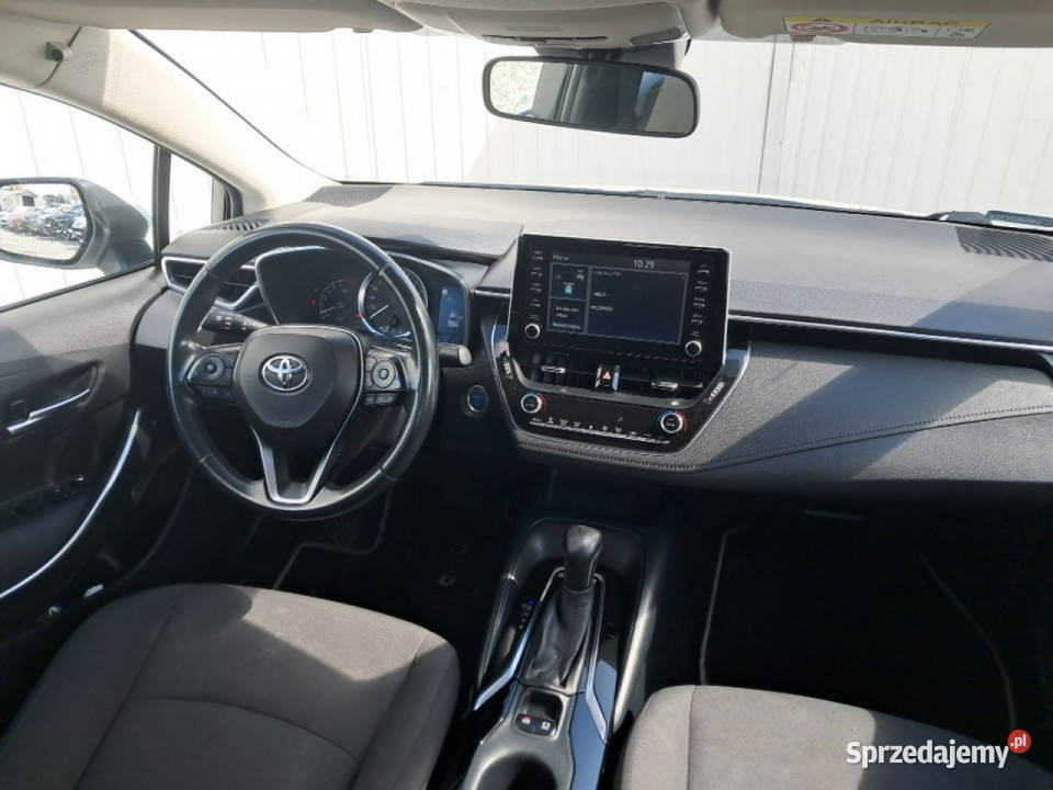 Toyota Corolla Poleasingowe BZ Seria E16 2012 dolnośląskie Komorniki