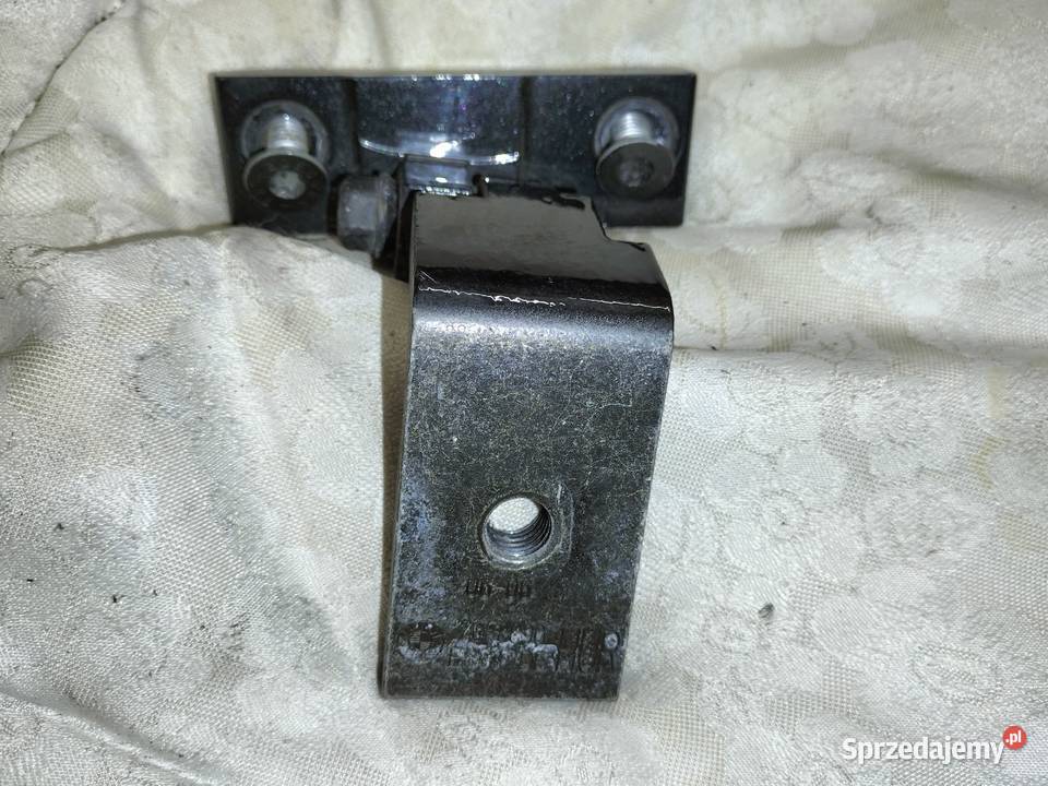 Zawias drzwi prawych tylnych BMW E60 E61 CARBON Poręba