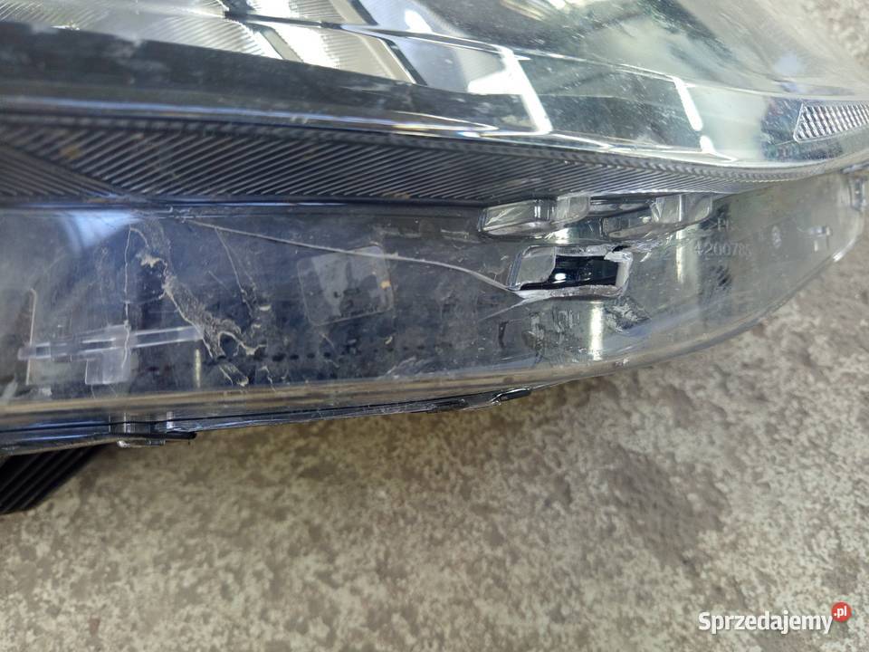 Reflektor prawy VW caddy 20 roku orginalny osobowe Lampy przednie Rzeszów sprzedam