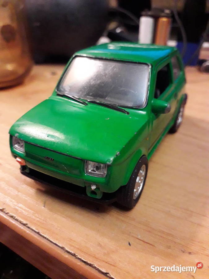 Maluch Fiat 126p model Warszawa