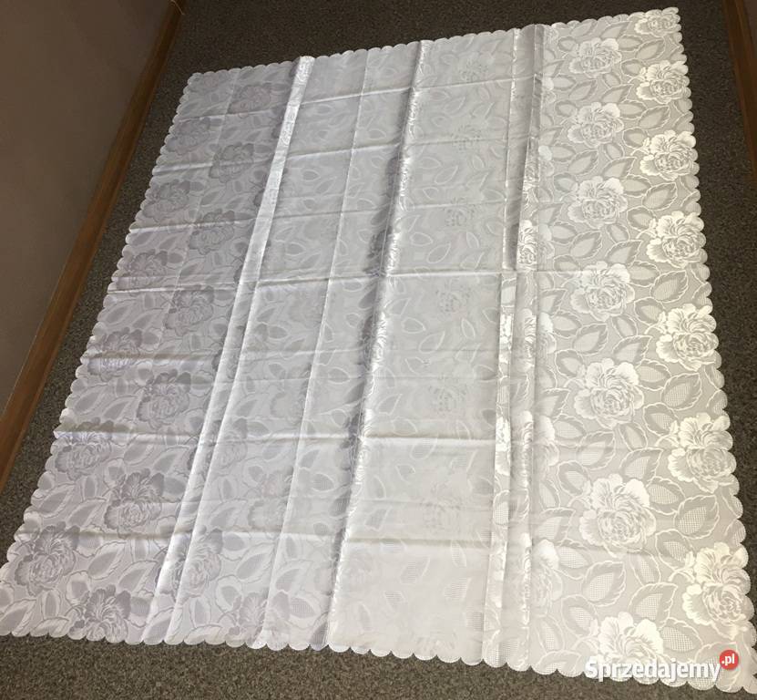 Piękny obrus 160 x 140 Okazja Ustroń