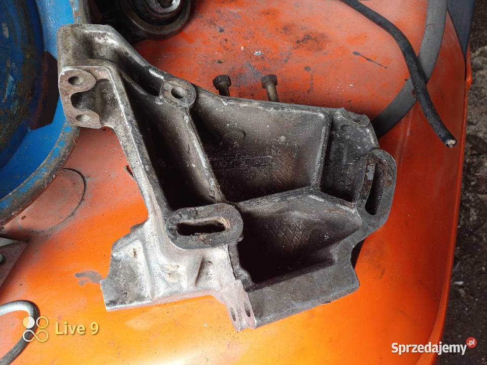 Mercedes om 617 om 616 łapa wspornik pompy