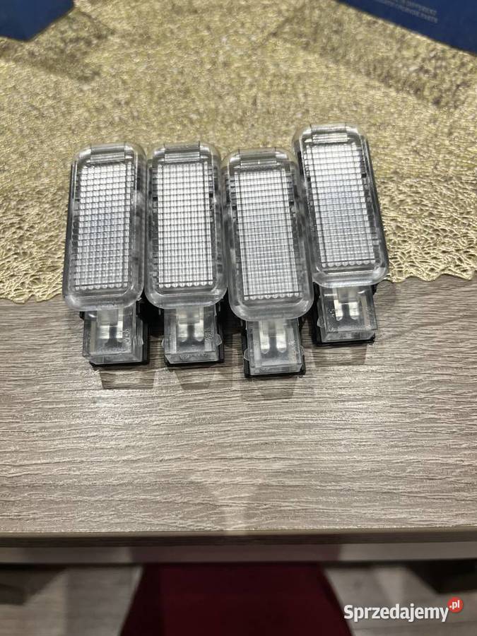 Lampki powitalne drzwi boczka do Audi A4 B8