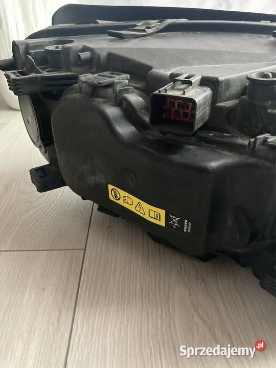 VOLVO V70 lampa przednia
