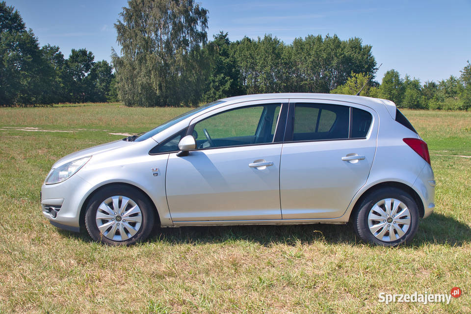 Opel Corsa D 2010 12 63kW 86 Salon wersja 100th Błonie