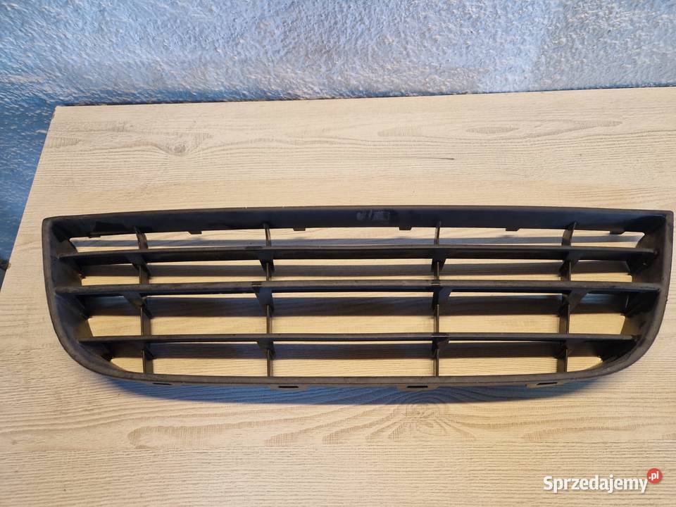 Kratka środkowa zderzaka WV Polo 0510