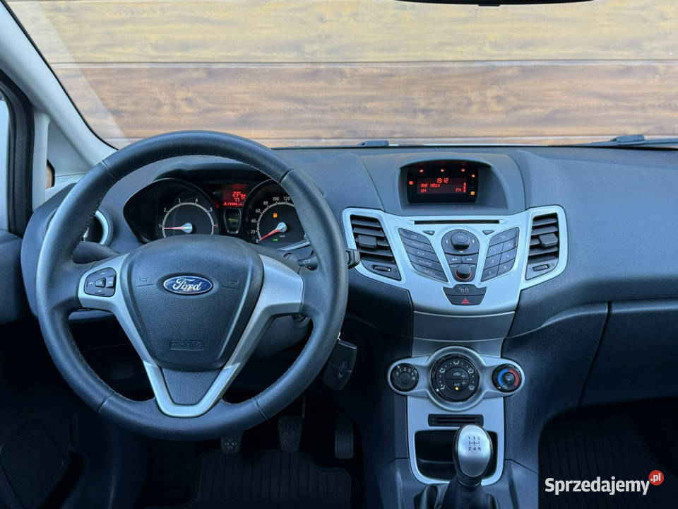 Ford Fiesta 125 benzyna zadbana książka Konradów